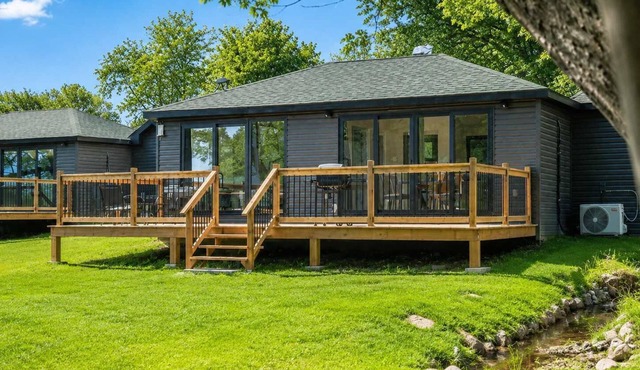 2-bedroom Lake Front Cottage in Harwood, ON #4