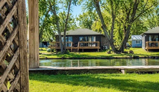 2-bedroom Lake Front Cottage in Harwood, ON #5