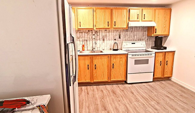 2 Bedrooms in Entire Home w/Free Parking Near to Hospital and Grocery Stores