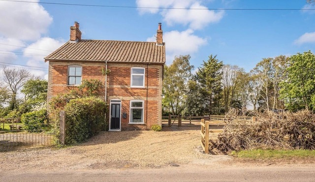 2 Crossing Cottage, Theberton