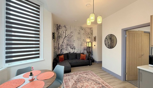 2 Spacious 1-Bed Flat Sleeps 3 Secure Parking WiFi