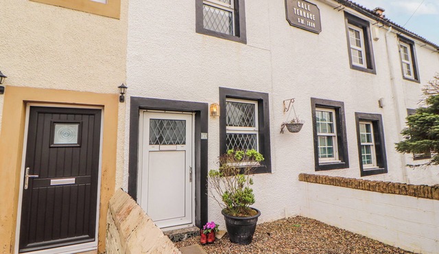 25 LOW SEATON, pet friendly, with a garden in Seaton, Cumbria