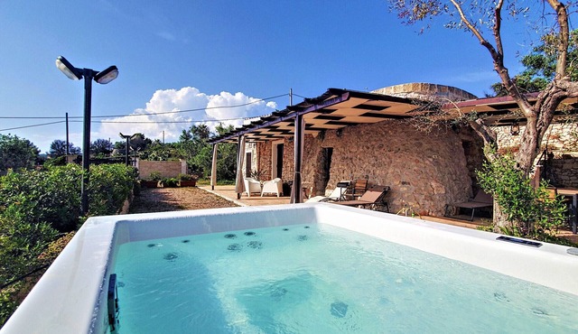 250m from beach: renovated stone house w/jacuzzi