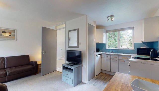 26 Strawberry Hill, Tolroy Manor