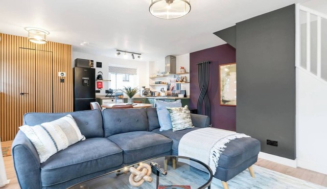 2Bed House in Coatbridge | Sleeps 4 | Free Parking