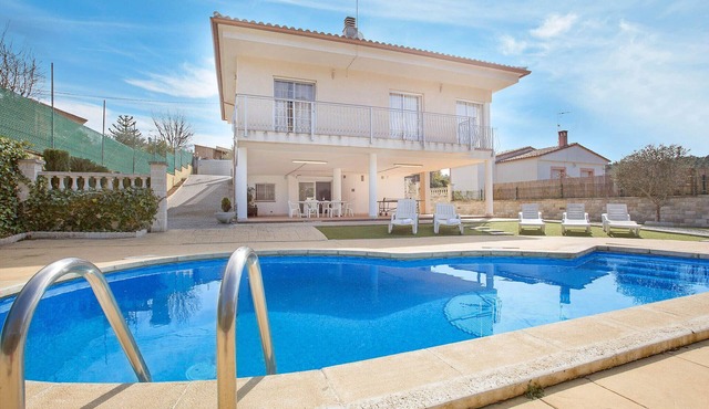 2BRIS01 - Cozy house with private pool and 5 bedrooms located in a quiet area