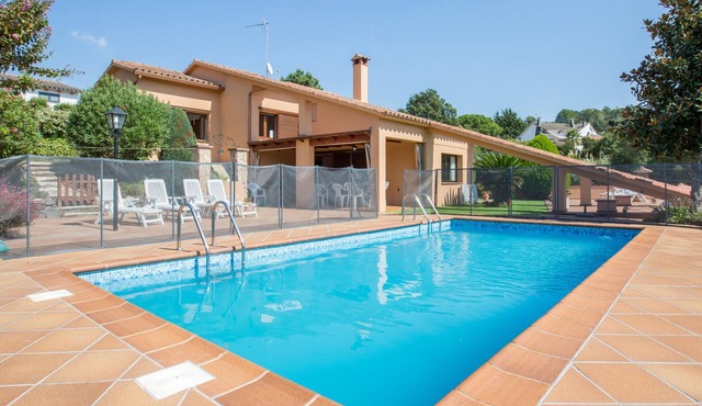 2CIP01-6pax - House with capacity for 06 people and private pool located in a quiet area