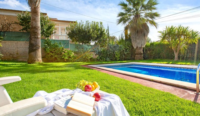 2FIN01 - Cozy 3 bedroom house with garden and private pool located in a quiet residential area