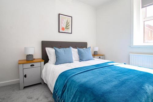 3-Bed Apartment - Near Clyde Shipyard - 25 min Glasgow Airport