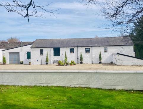 3 Bed Barn - Sleeps 4 - Parking - Golf - Alpacas