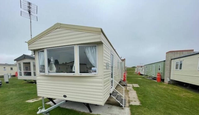 3-Bed Caravan in Walton on the Naze