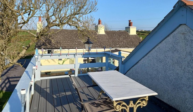 3 Bed Cottage- Immense Gardens - 5 mins drive to Rhosneigr + its stunning beach