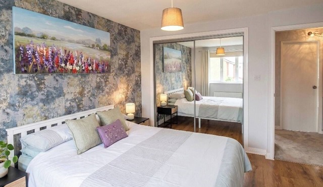 3 Bed Detached - 3 Bathrooms - Parking - Quiet