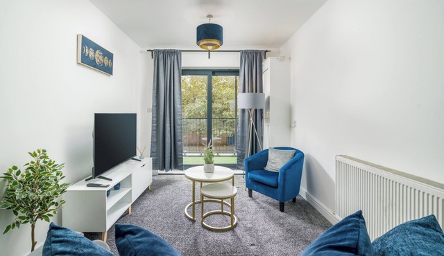 3 Bed- Full Balcony - CloseToO2 & Excel