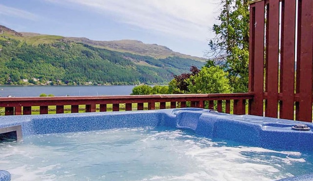 3 bed Hot Tub Cottage (Pet)