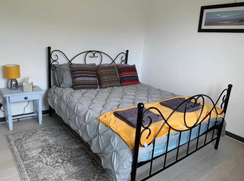 3 Bed House - Sleeps 5 - Pets - Parking - Wifi