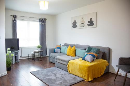 3 bed spacious home for construction workers and families with parking spaces 2 and half bathroom& ensuite Free wifi