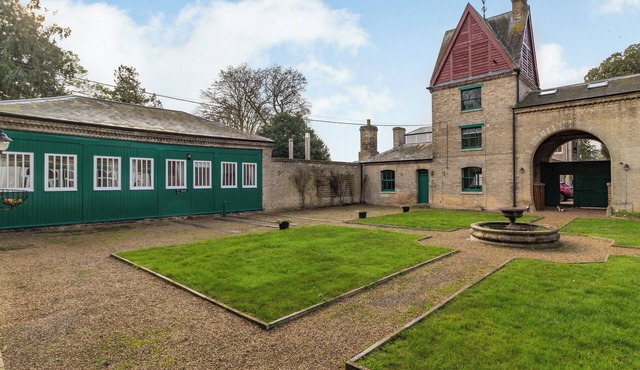 3 bedroom accommodation in Bury St. Edmunds