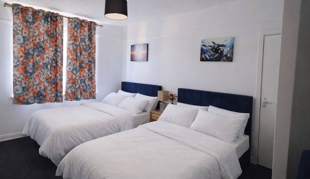 3 bedroom Apartment in Central Kirkcaldy Fife-Secure, WiFi, Long stay welcome
