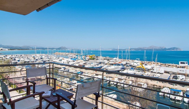 3 bedroom beach front apartment in Can Picafort