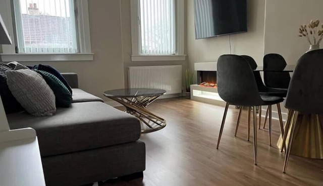 3 Bedroom Flat - Sleeps 6 - Free Parking