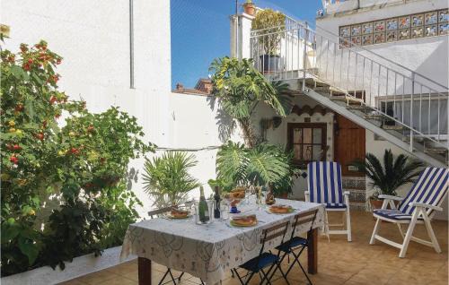 3 Bedroom Gorgeous Apartment In Pineda De Mar