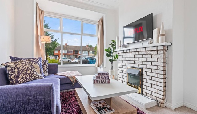 3-bedroom house. Garden. 4 mins drive to MKM stadium, short walk to Hull fair