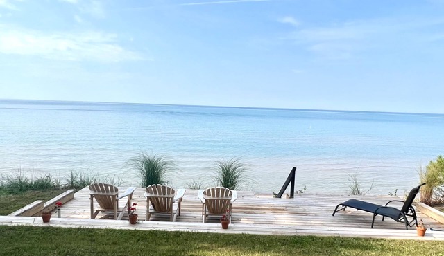 3 Bedroom Lakefront Family Cottage With Beach Access!