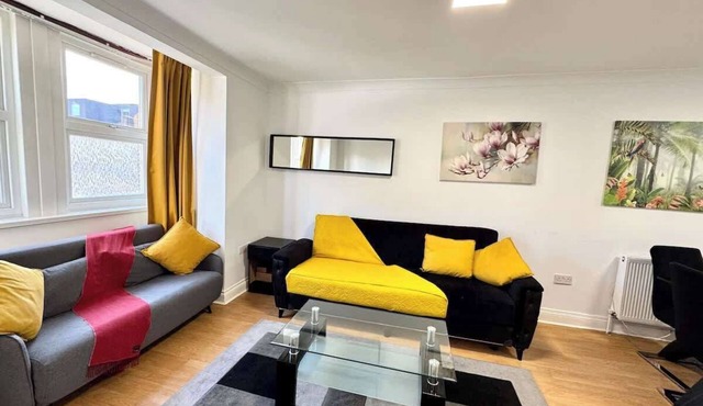 3 Bedroom Spacious House, Kitchen, Garden, Parking