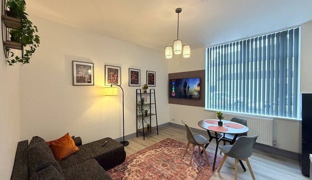 3 Spacious 1-Bed Flat Sleeps 3 Secure Parking WiFi