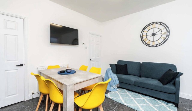 30% OFF | 4 Bed House | Garden | Sleeps 6
