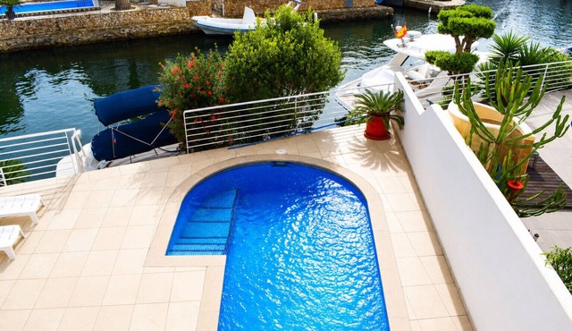 306-Magnificent modern house with pool private and mooring