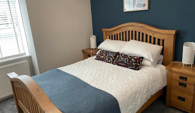 34 James St cosy 2 bedroom, ground floor apartment, garden