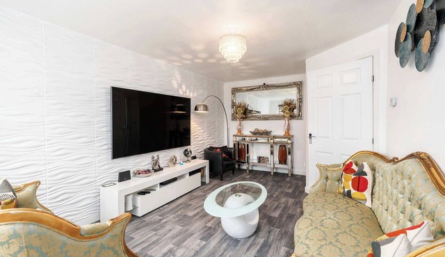 3BR Garden Home | Near Doncaster Centre