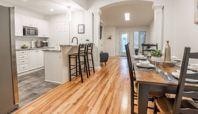3BR+WiFi+Kitchen+Washer+Free Prking+Dryer+Pet