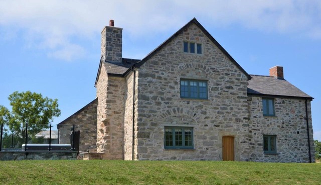 4 Bed in Denbigh (oc-62947)