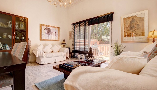 4 Bed Townhouse with Private Terraces and BBQ