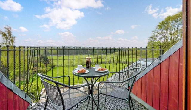 4 bedroom accommodation in Harthill