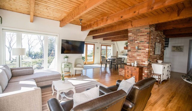 4 Bedroom Cottage on the Lake