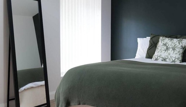4 Bedroom Derry City Centre House I Free Parking