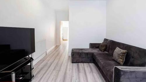 4 Bedroom house, 6 beds in East Ham