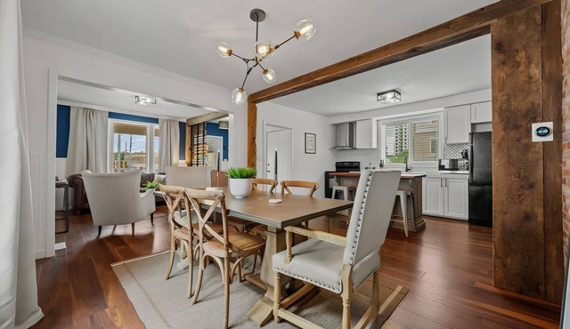 4 Bedroom Luxury House, Free Parking, LRT, Kitchener Downtown, near Chicopee SKI