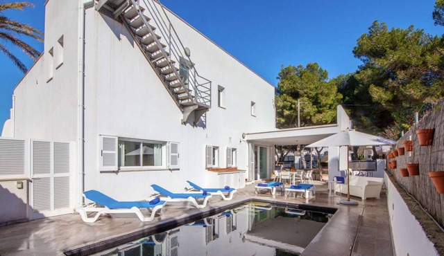 4 Bedroom villa with sea views and pool.