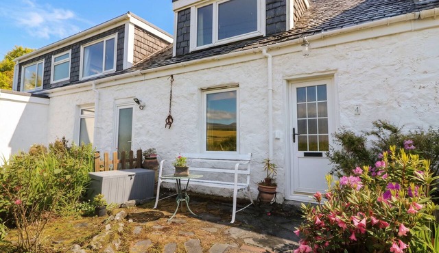 4 WHITEROW, romantic, with a garden in Ballachulish