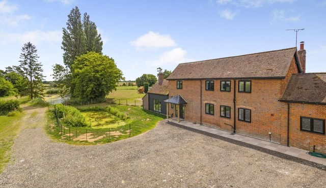 5 Bed in Roxwell (oc-t30824)