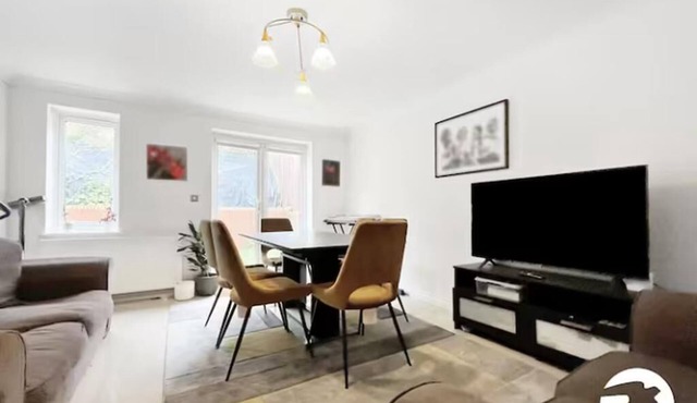 5 Bed with superfast Wifi for short and long stay