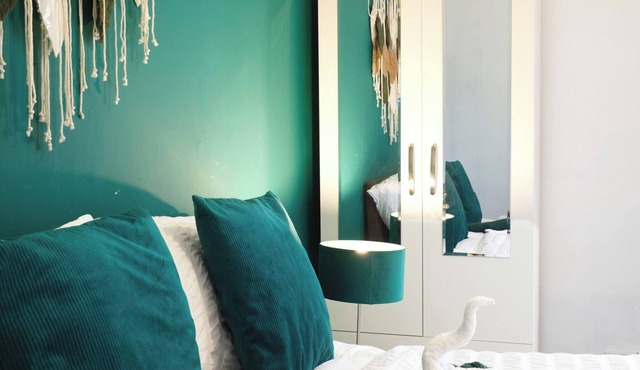 5-bedroom 11 Sleeps-fast Wifi, Free Parking, Netflix