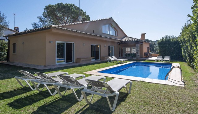 5 bedroom house in Begur with private pool and garden (Ref.H53)