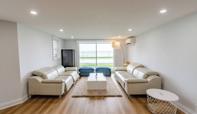 5 Bedroom Waterfront Cottage