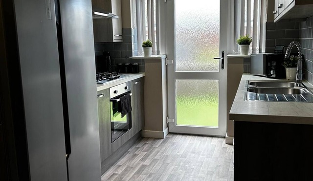 5 bedroom whole house with private Kitchen and Bathroom